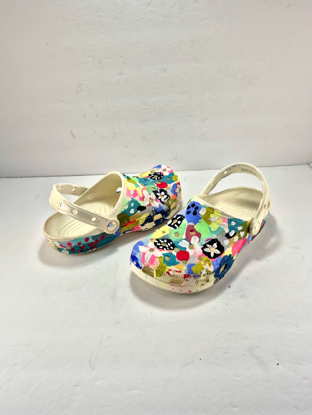 Crocs Classic Floral Chalk Painted Clogs - Multi-Color Abstract Pattern M6 W8